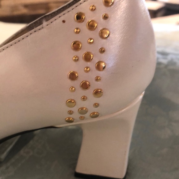👗3 for $25 SALE Ivory Leather Shoes - Picture 5 of 8